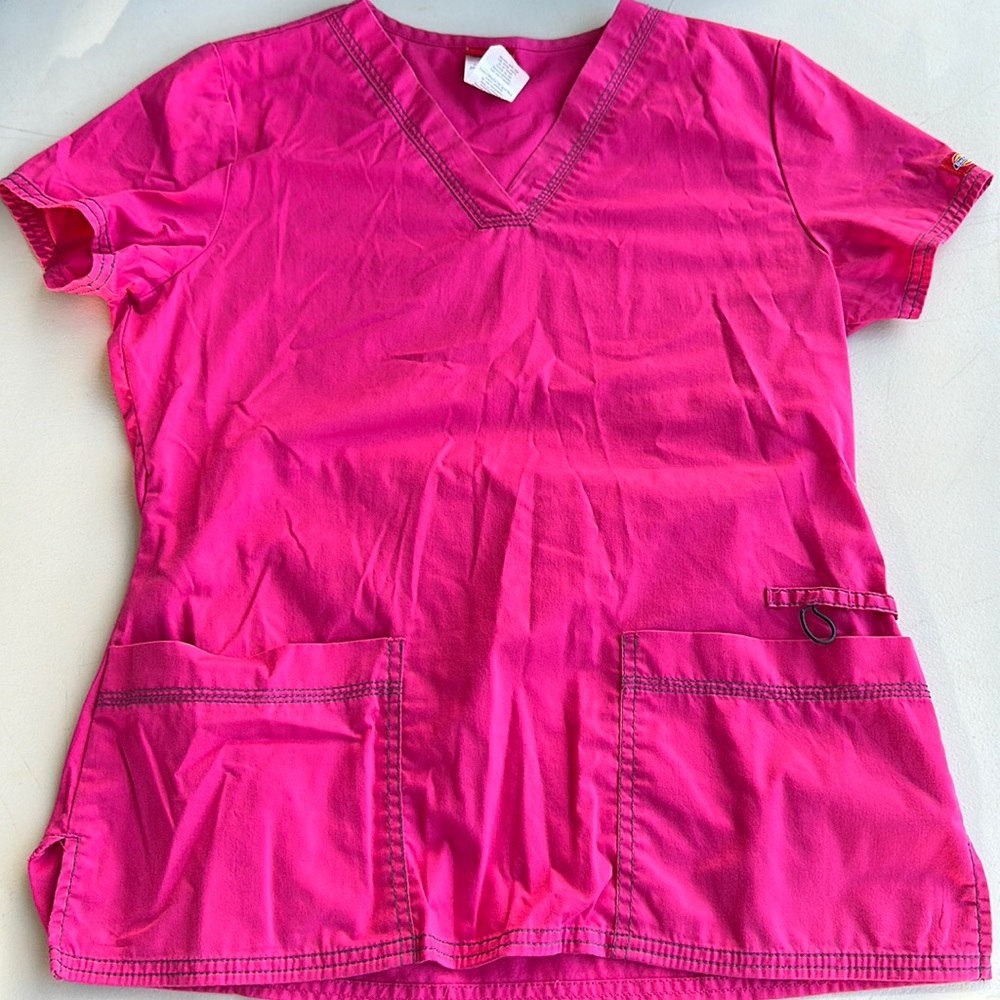 Like new Dickies scrub top